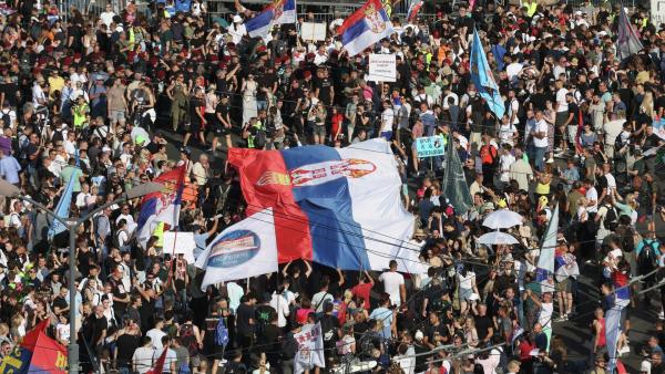 Политическая турбулентность в Сербии: к чему приведут протесты в стране?