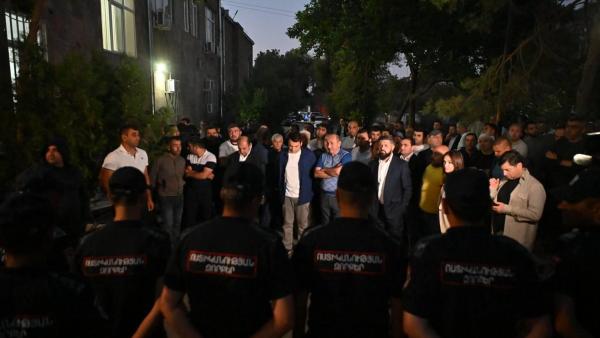 Дело Карапетяна: почему это не только личный конфликт миллиардера и премьера Армении